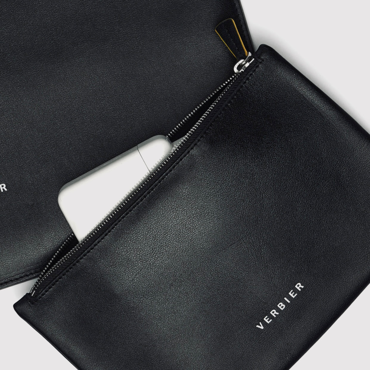 Pouche - Black